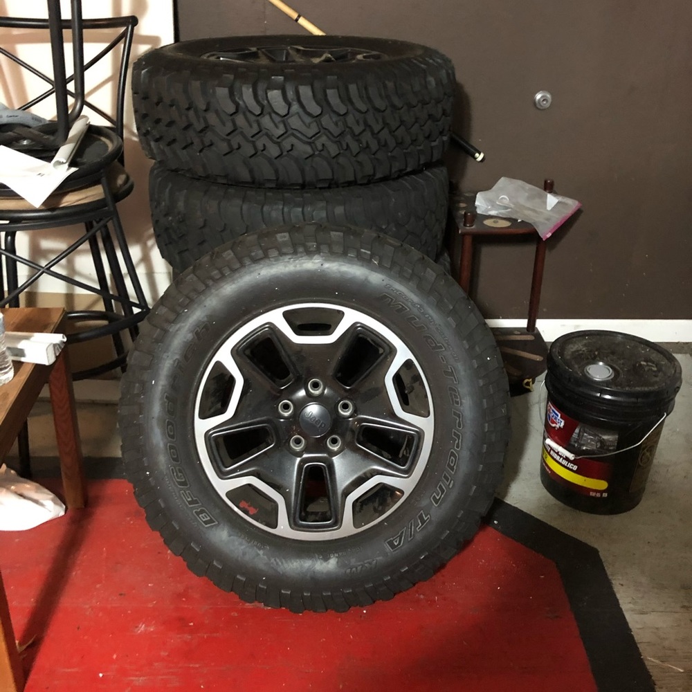 2018 Jeep rubicon tires